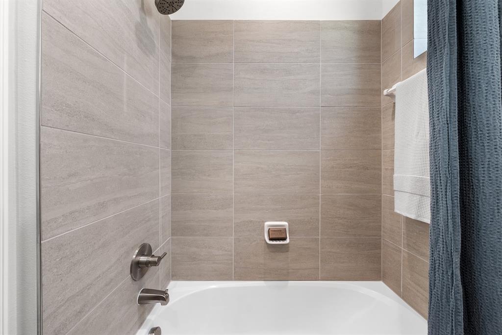 6415 Fm 1570 Street West, Unit 116 Greenville, TX 75402 - Photo 30 of 34 a bathroom with a shower