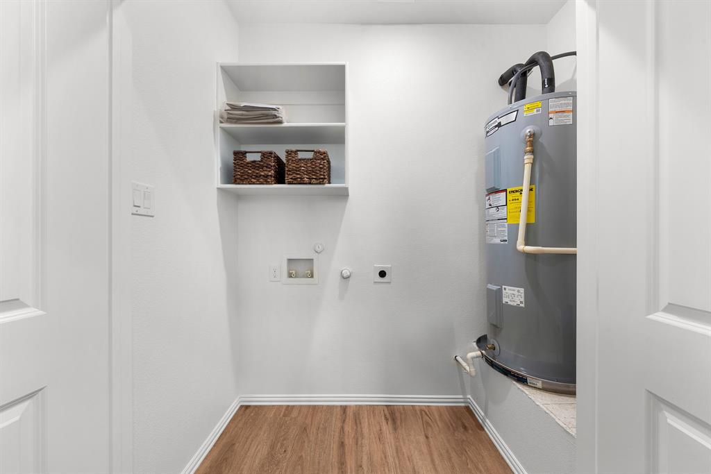 6415 Fm 1570 Street West, Unit 116 Greenville, TX 75402 - Photo 31 of 34 a bathroom with a bathtub and shower