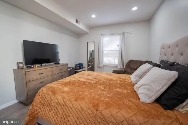 $1,800 | 15 Pickering Court, Unit 1502, Germantown, MD 20874