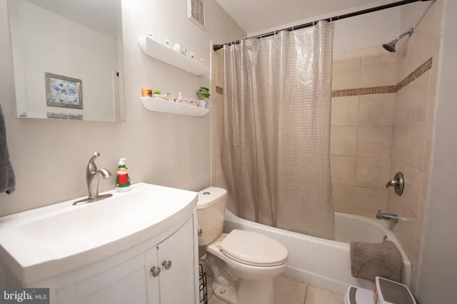 $1,800 | 15 Pickering Court, Unit 1502, Germantown, MD 20874