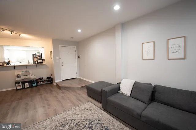 $1,800 | 15 Pickering Court, Unit 1502, Germantown, MD 20874