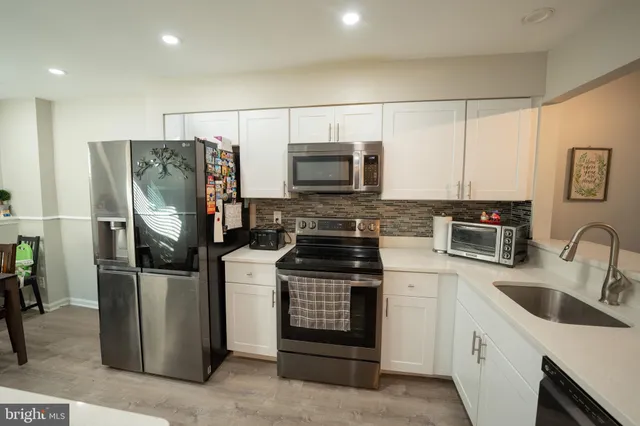 $1,800 | 15 Pickering Court, Unit 1502, Germantown, MD 20874