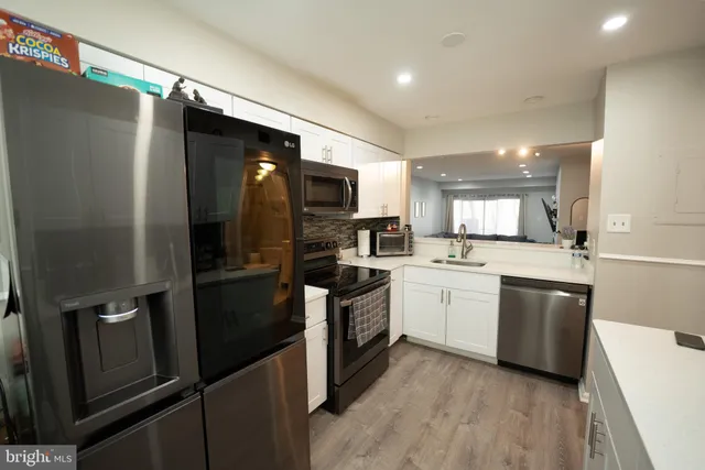 $1,800 | 15 Pickering Court, Unit 1502, Germantown, MD 20874