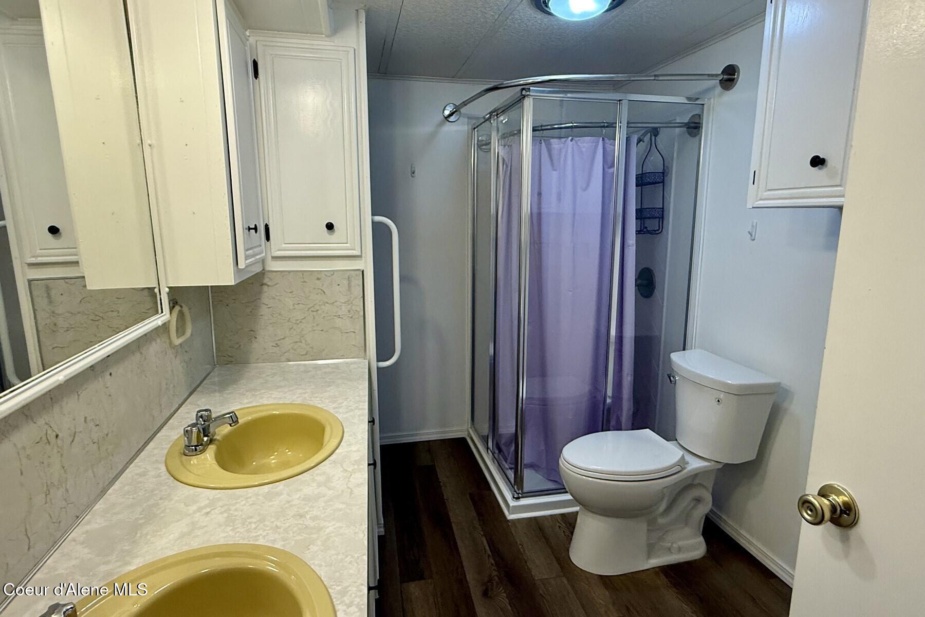 8570 North Hayden Pines Way Hayden, ID 83835 - Photo 24 of 38 Bathroom