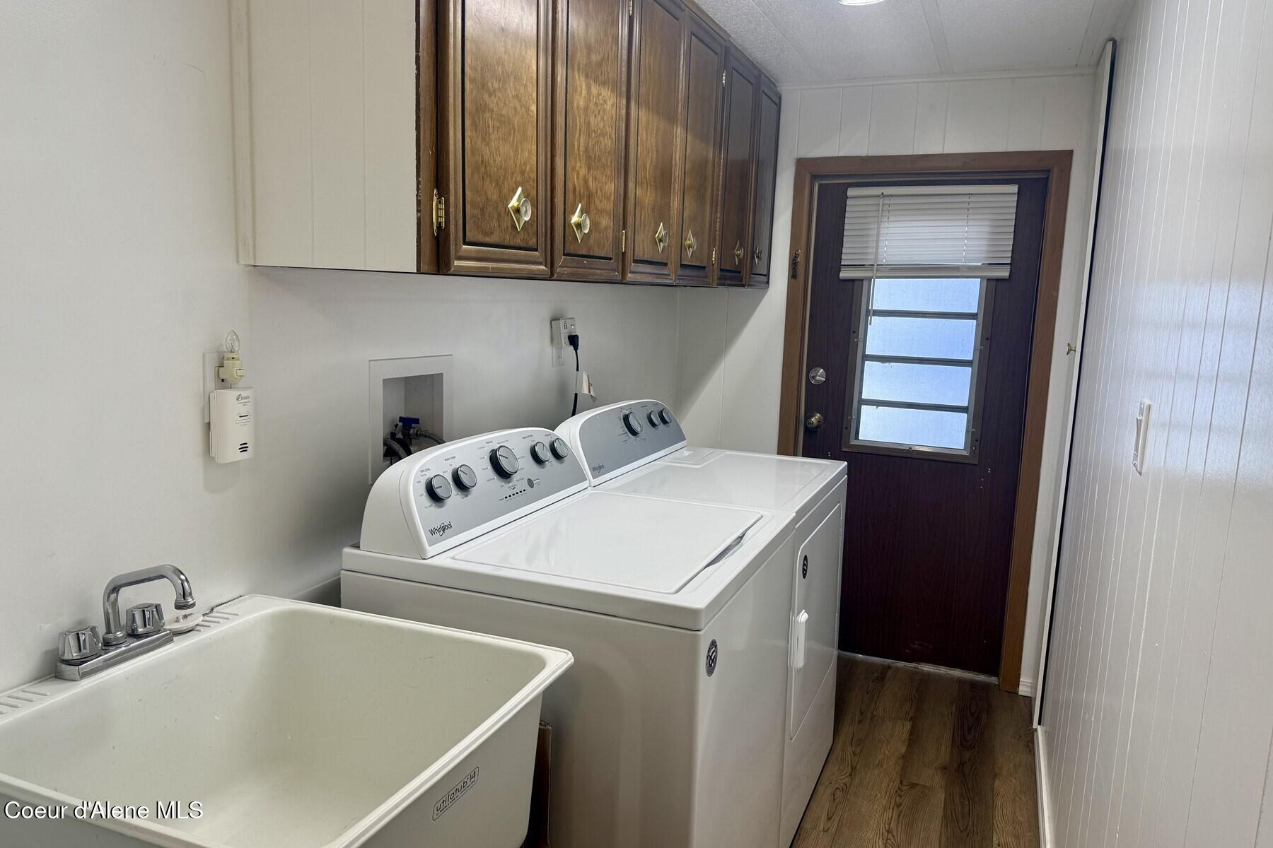 8570 North Hayden Pines Way Hayden, ID 83835 - Photo 25 of 38 Laundry Room wSink