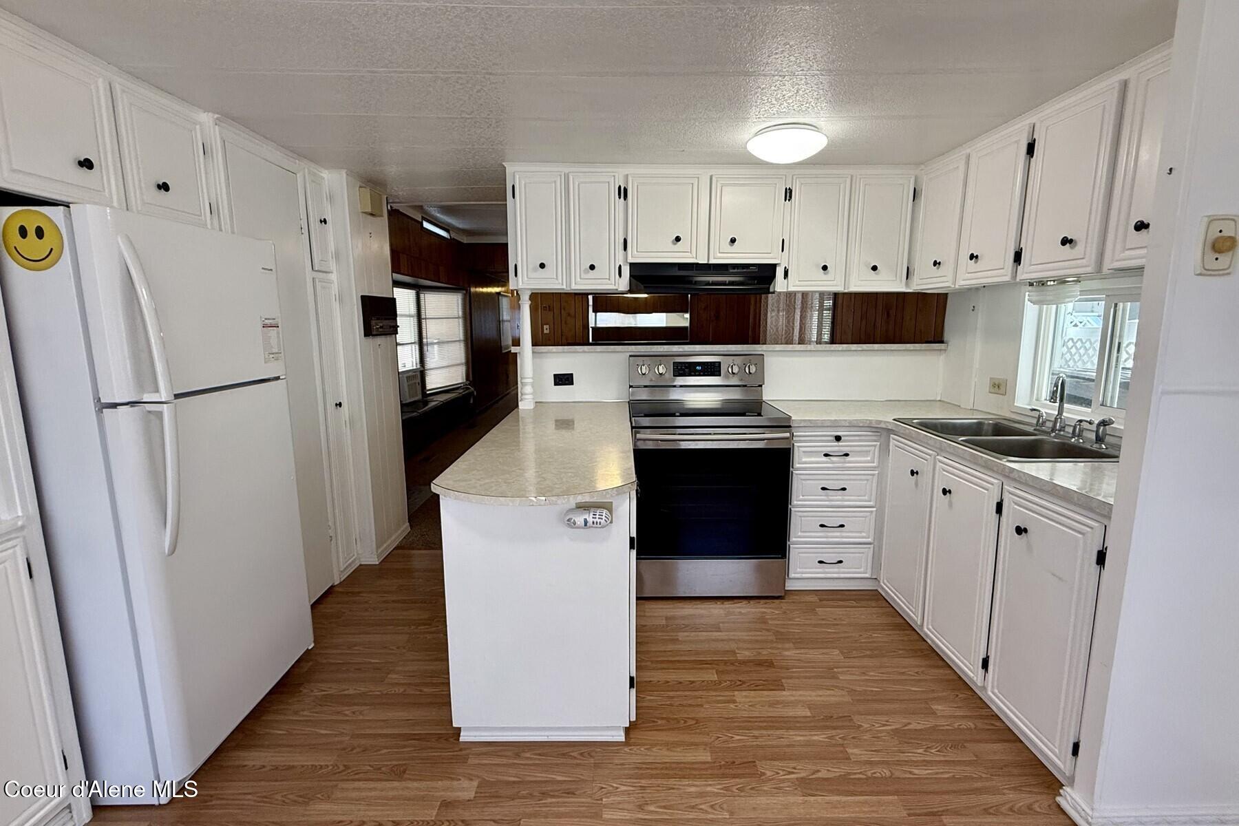 8570 North Hayden Pines Way Hayden, ID 83835 - Photo 5 of 38 Updated Kitchen