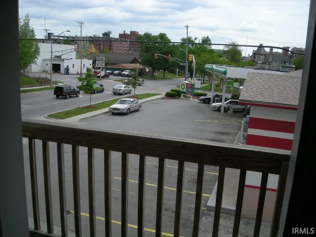 $895 | 515-4 West Kirkwood Avenue, Bloomington, IN 47404