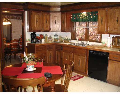 119 Valley Road Wexford, PA 15090 - Photo 4 of 8 Kitchen. Enjoy informal dining in spacious kitchen.