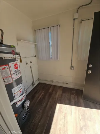 a view of utility room