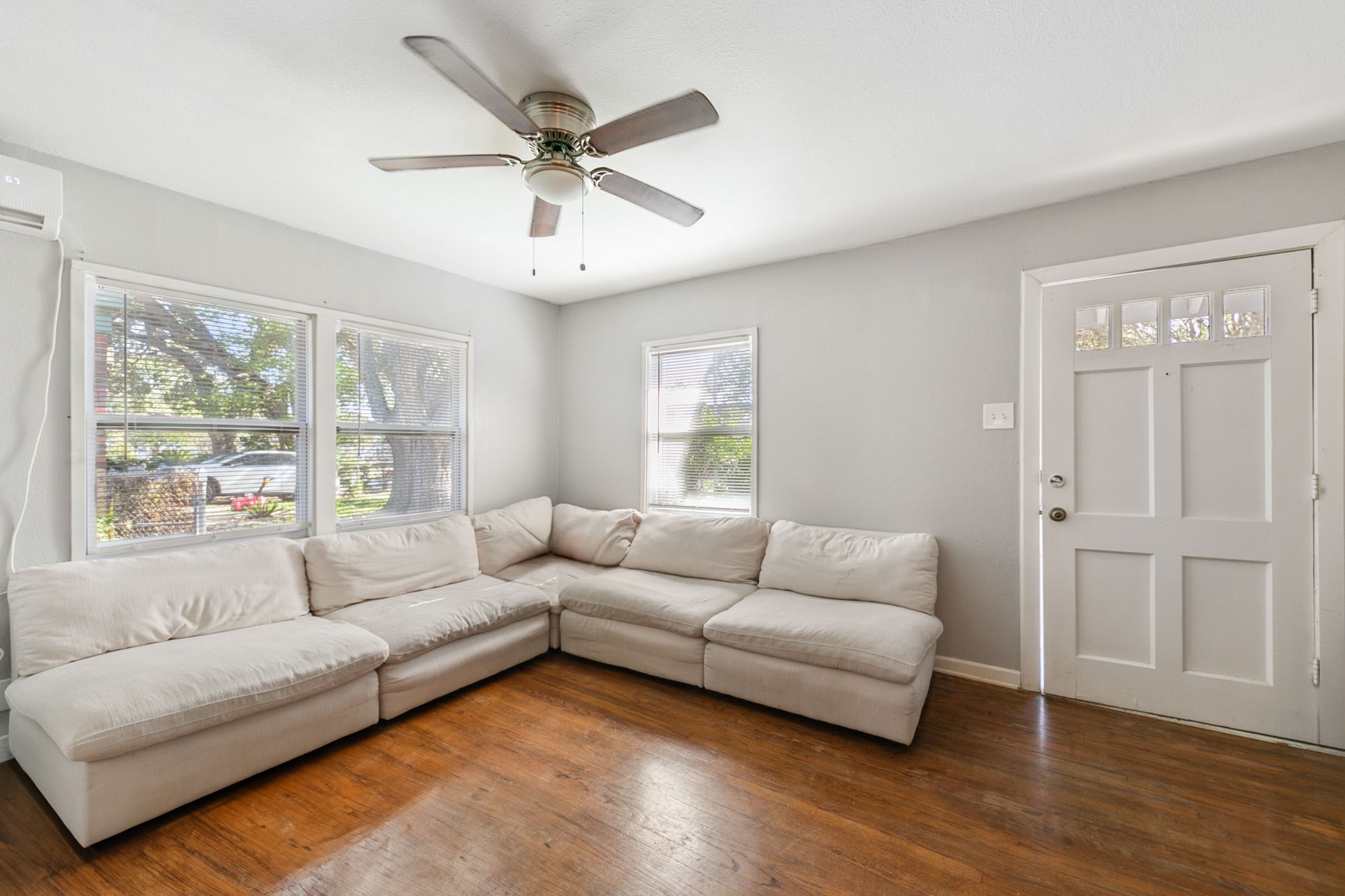 4427 Jefferson Street Houston, TX 77023 - Photo 4 of 23