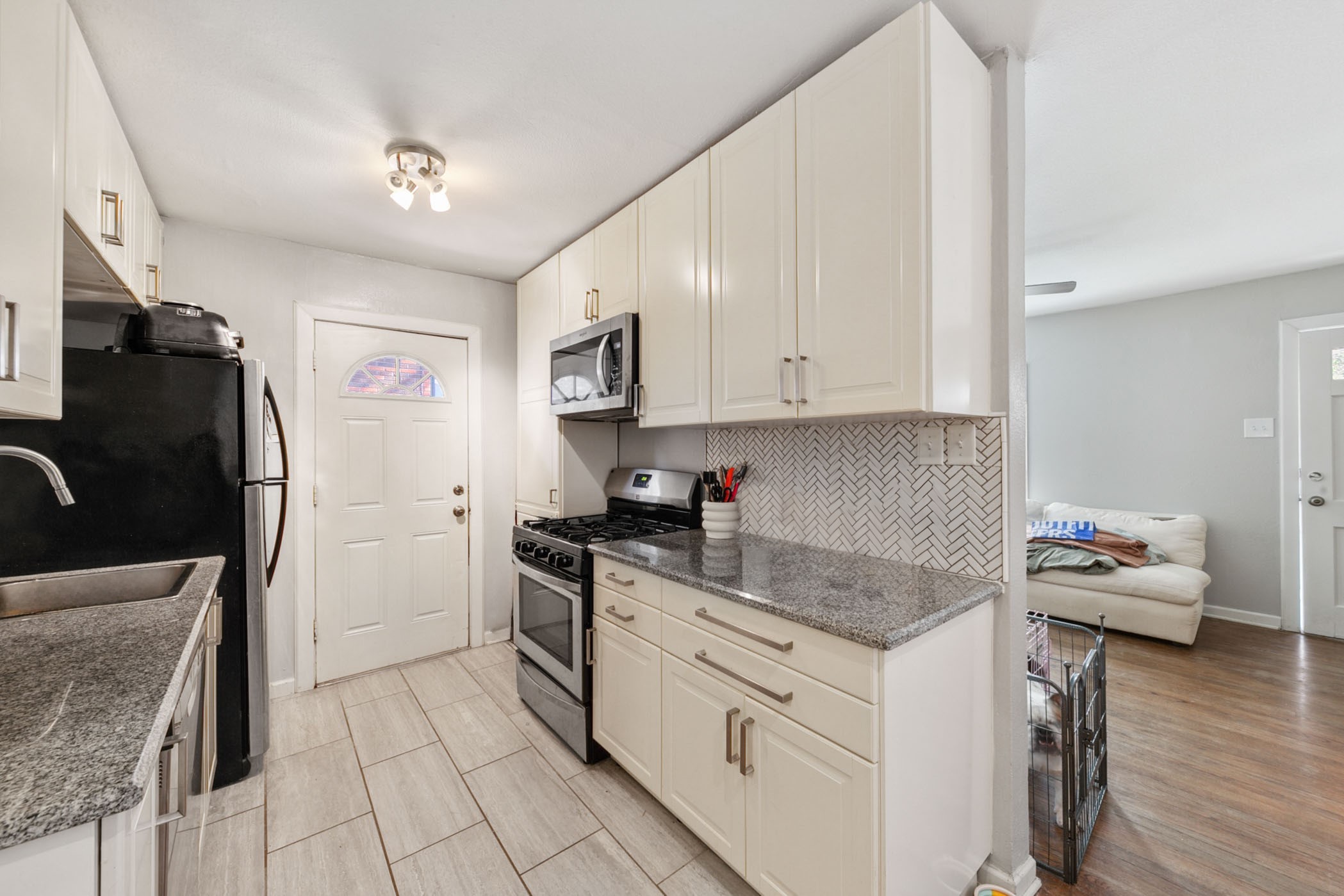 4427 Jefferson Street Houston, TX 77023 - Photo 8 of 23