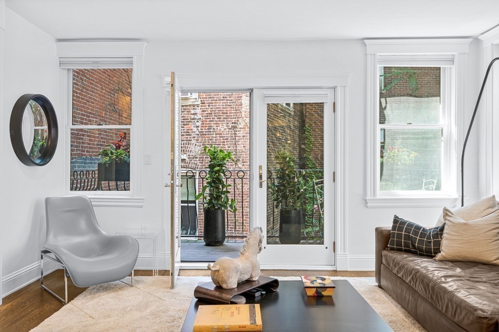 290 North Street, Unit 2 Boston, MA 02113 - Photo 4 of 22