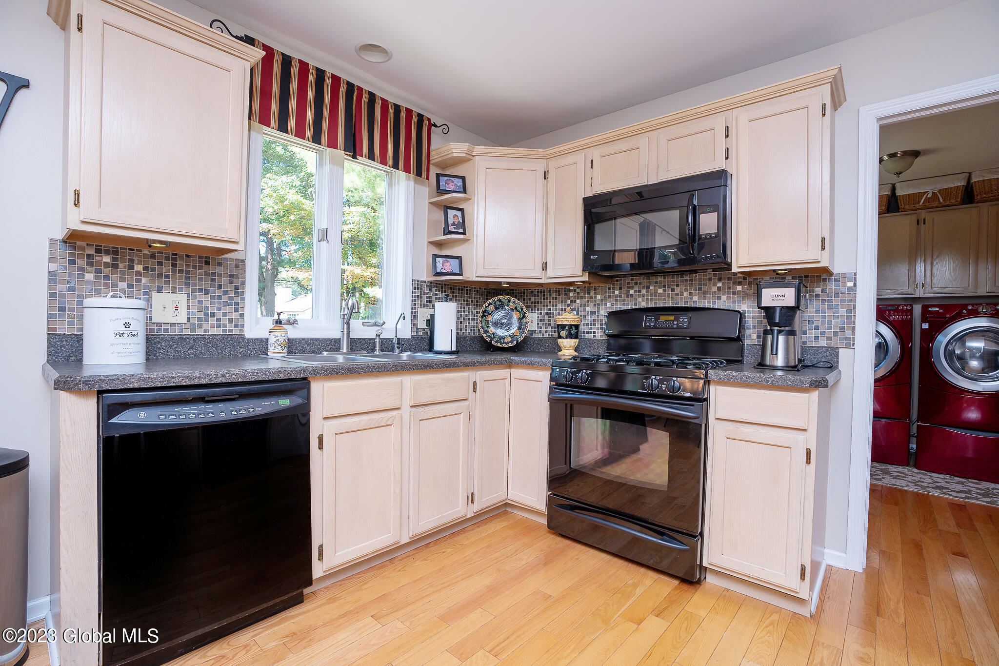 417 Deer Path Rotterdam, NY 12306 - Photo 13 of 46 048-417-Deer-Path