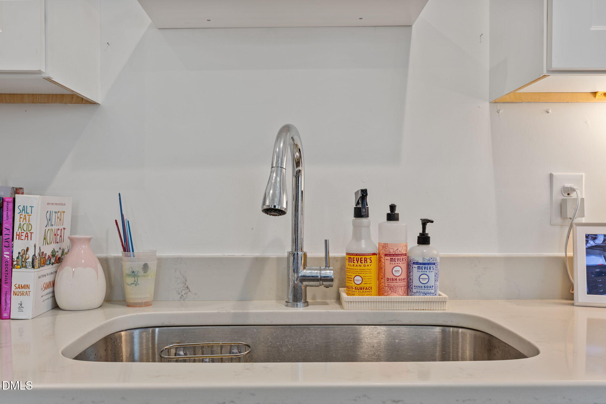 509 Cape Avenue Raleigh, NC 27601 - Photo 20 of 46 12-web-or-mls-IMG_6797