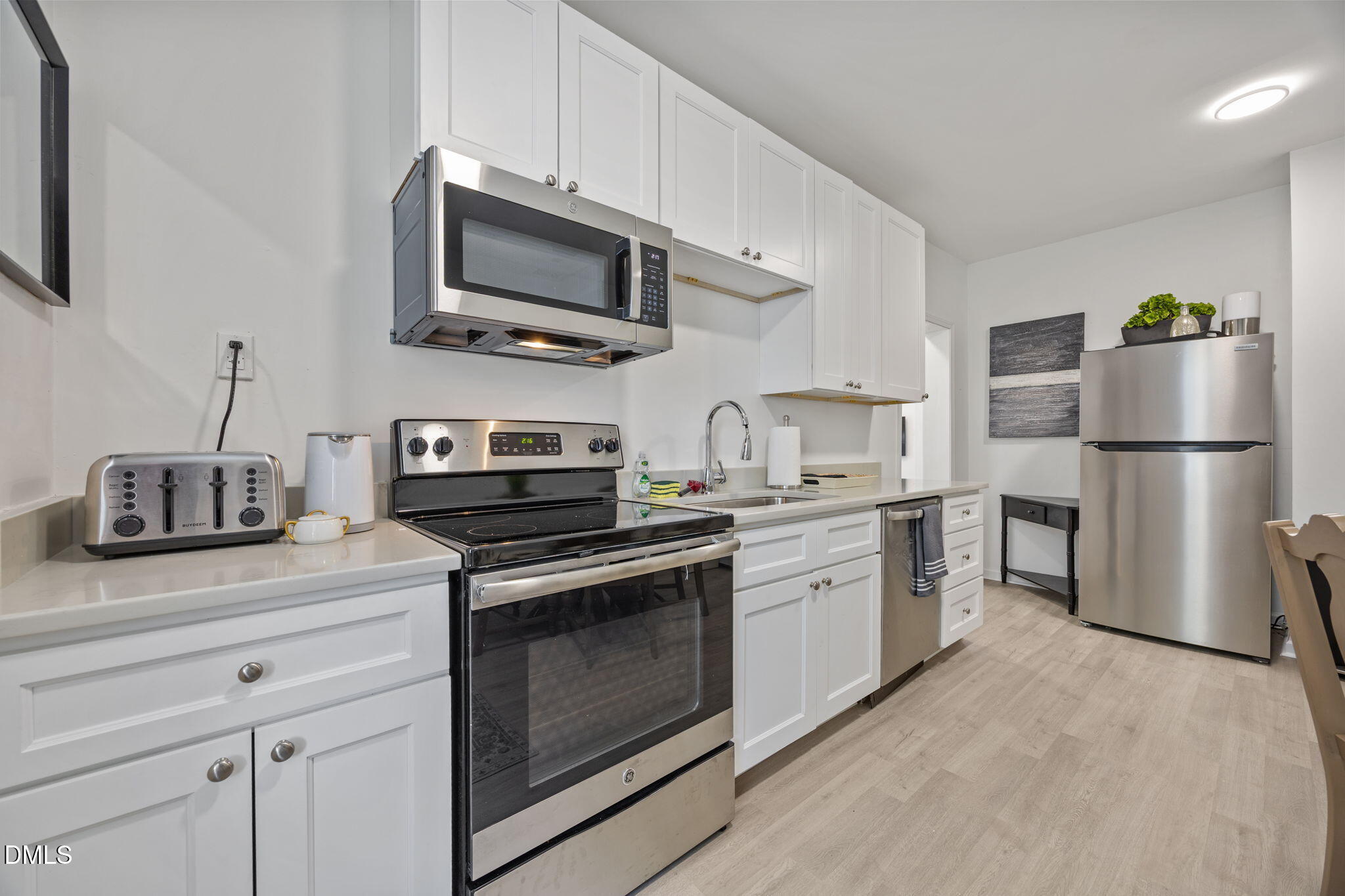 509 Cape Avenue Raleigh, NC 27601 - Photo 10 of 46 32-web-or-mls-IMG_6953