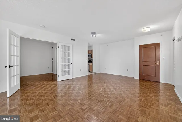 $2,850 | 7111 Woodmont Avenue, Unit 309, Bethesda, MD 20815