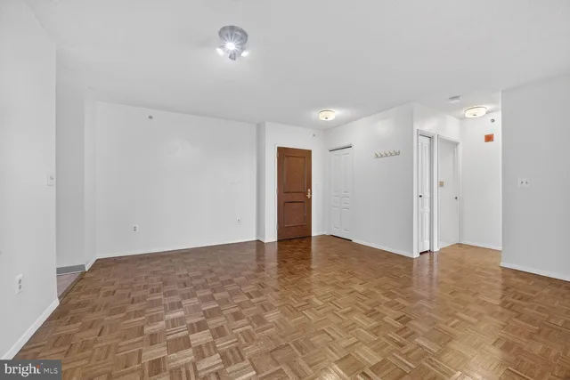 $2,850 | 7111 Woodmont Avenue, Unit 309, Bethesda, MD 20815