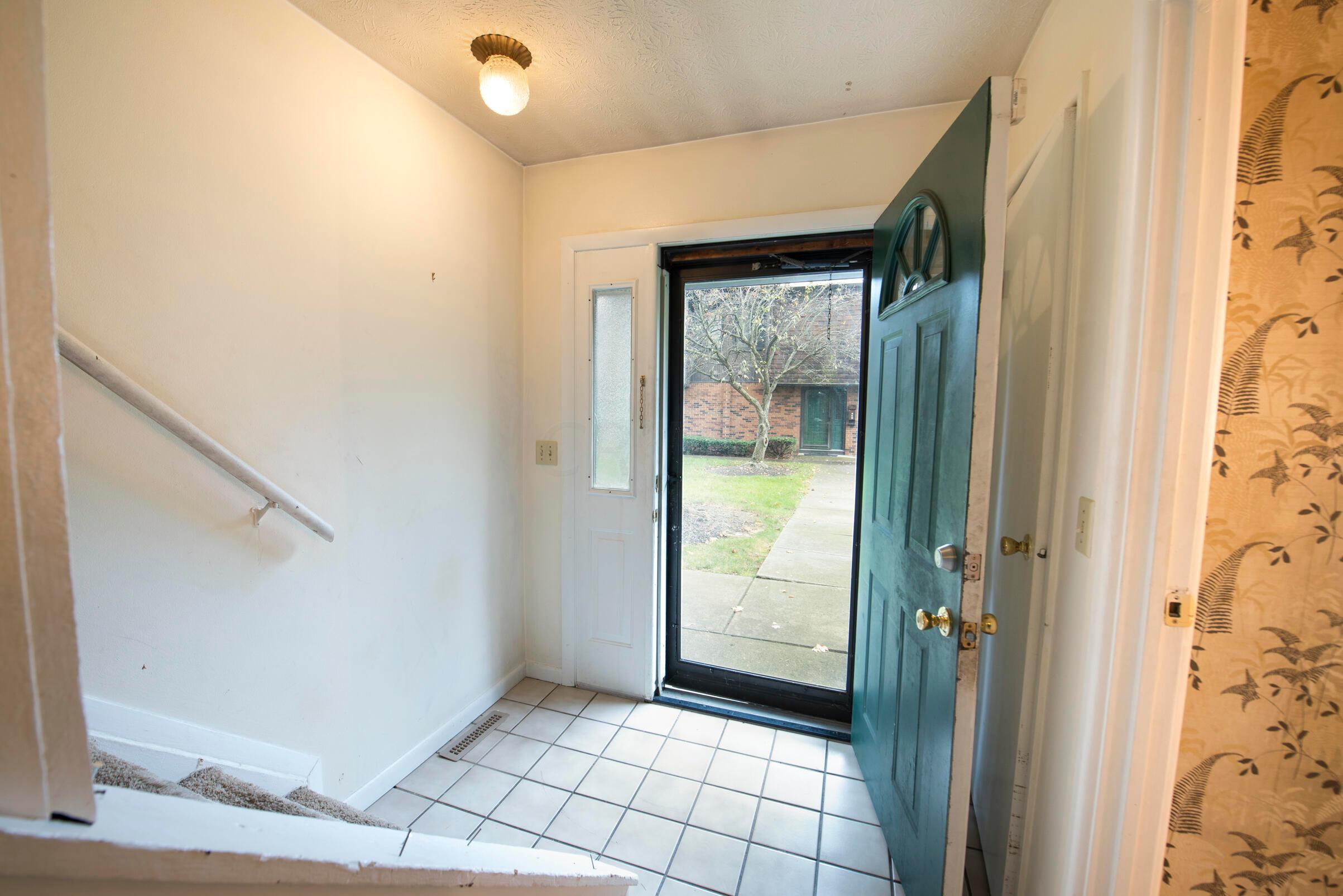 453 Shell Court East Columbus, OH 43213 - Photo 4 of 29