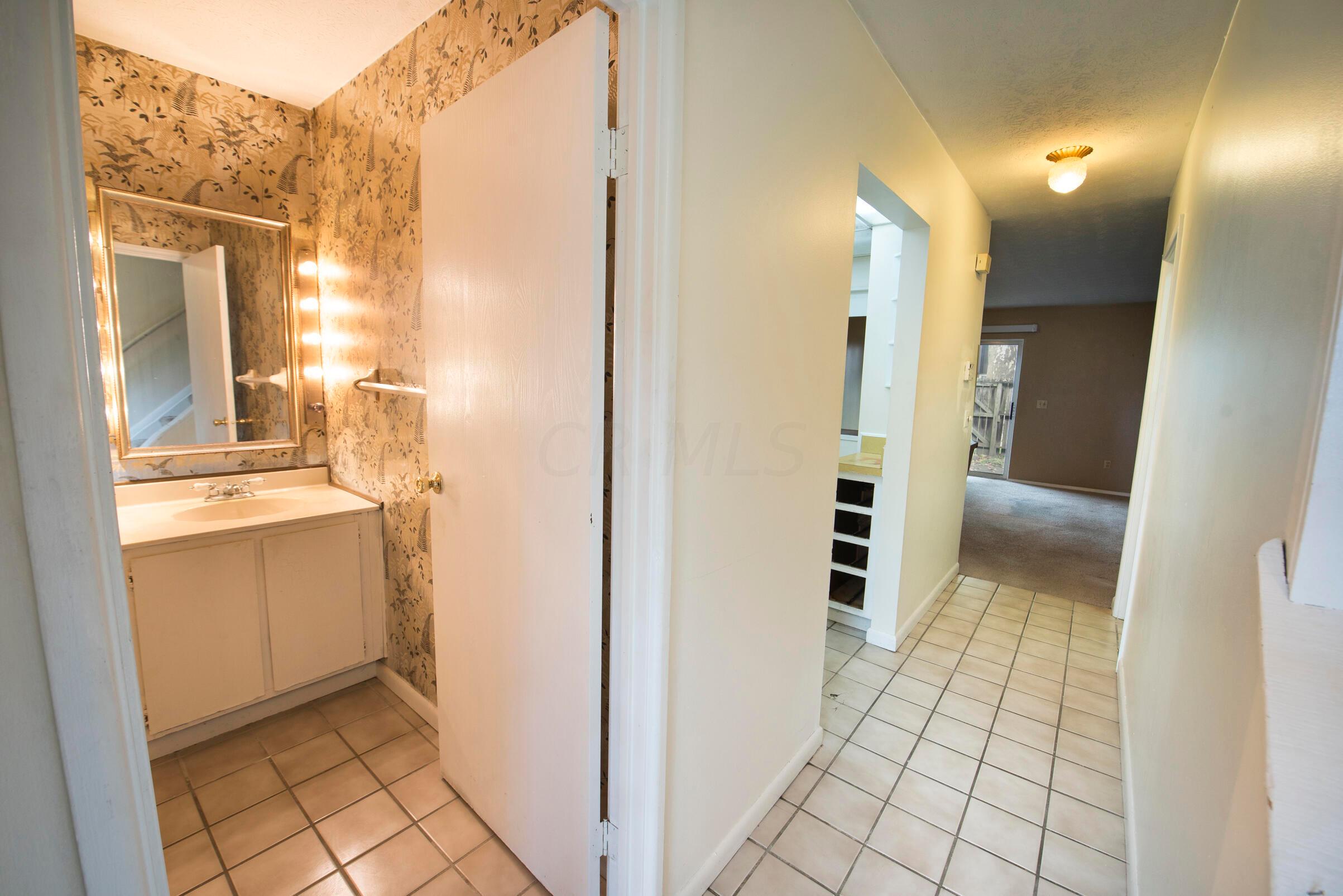 453 Shell Court East Columbus, OH 43213 - Photo 5 of 29