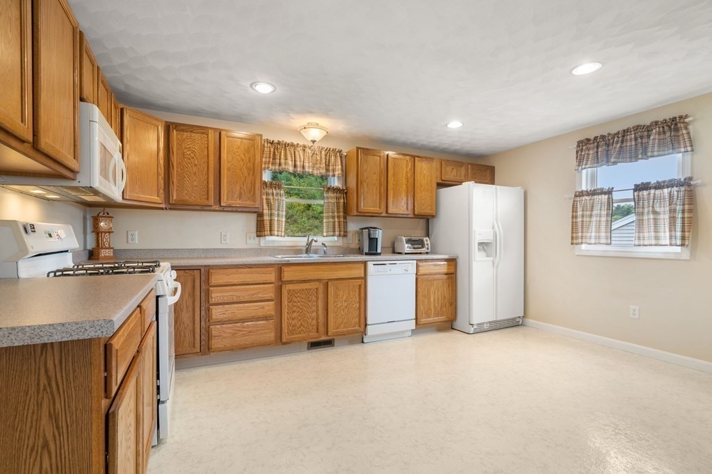 43 Cheyenne Road Worcester, MA 01606 - Photo 18 of 42 Gallery Image 18