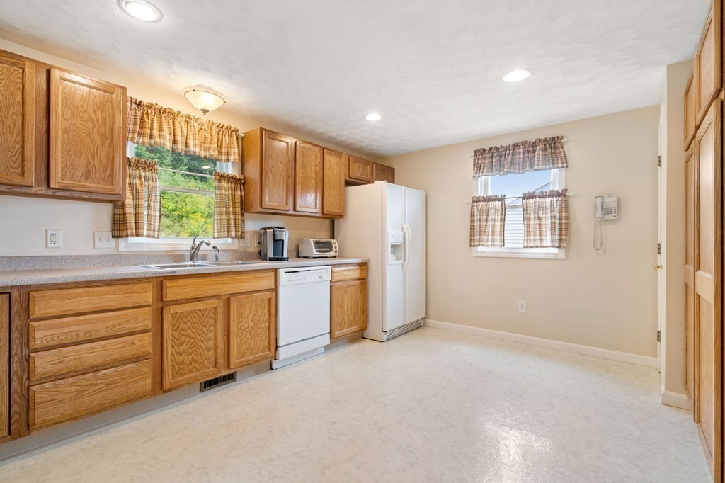 43 Cheyenne Road Worcester, MA 01606 - Photo 21 of 42 Gallery Image 21