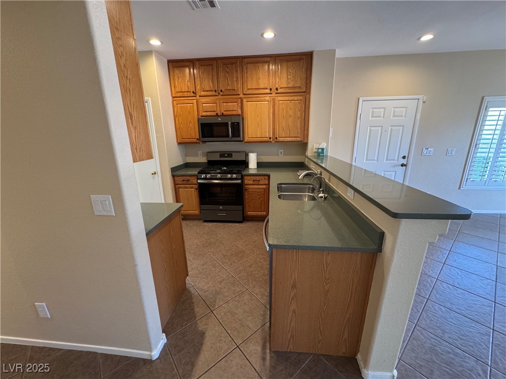 1653 Lefty Garcia Way Henderson, NV 89002 - Photo 10 of 41