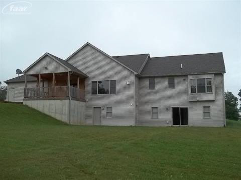 11832 North Fowlerville Road Fowlerville, MI 48836 - Photo 2 of 7 20252631-1.JPG