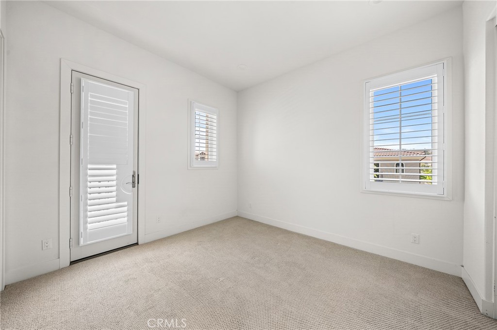 52 Eider Run Irvine, CA 92618 - Photo 17 of 46 an empty room with windows