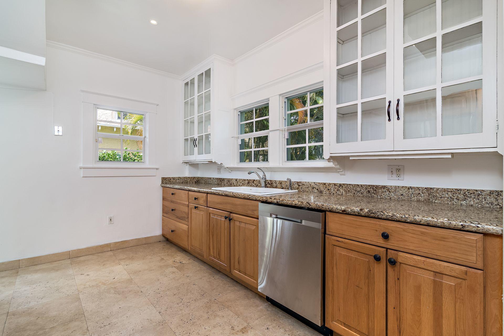 357 Marlborough Road West Palm Beach, FL 33405 - Photo 11 of 30 Kitchen