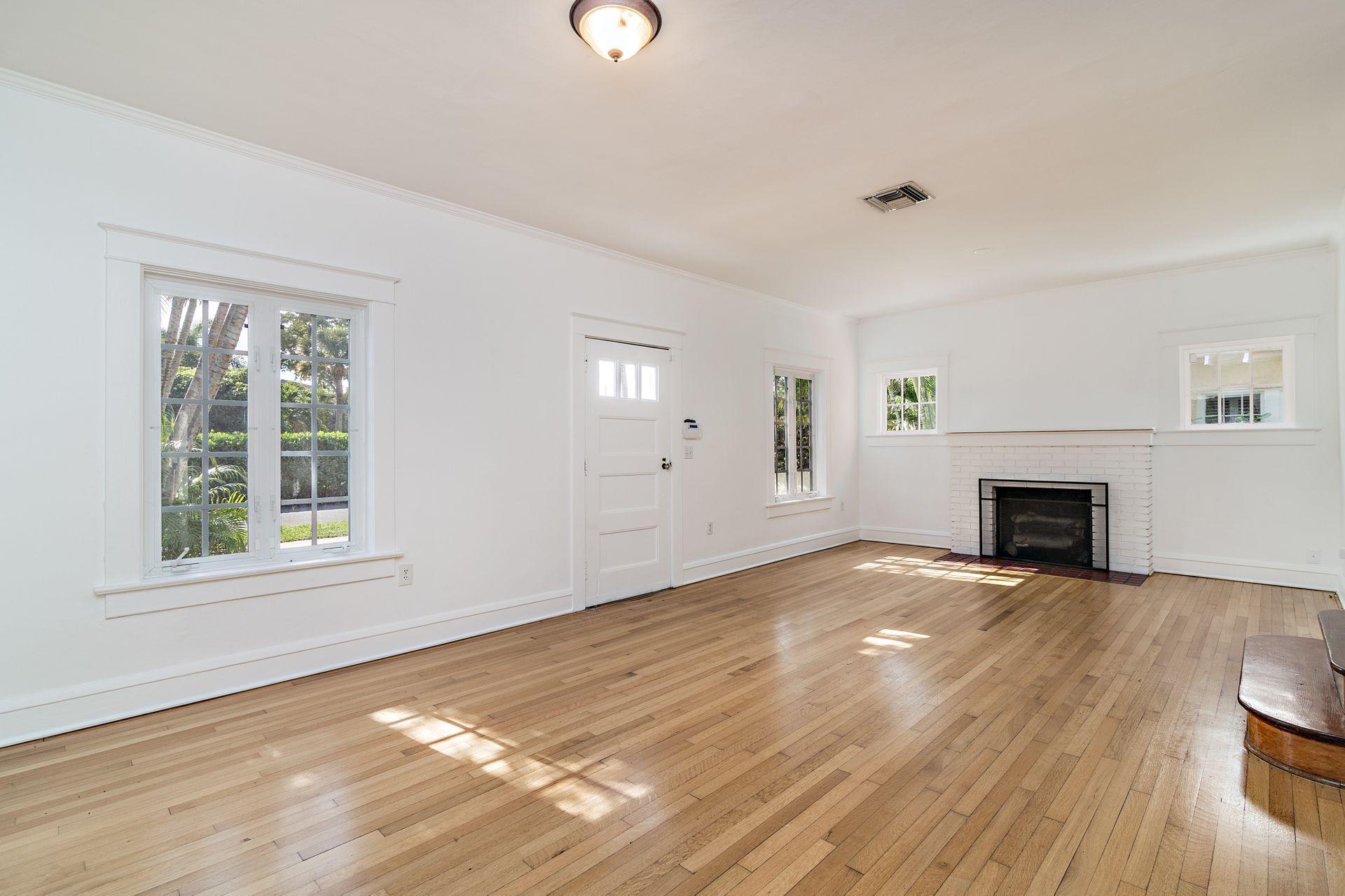 357 Marlborough Road West Palm Beach, FL 33405 - Photo 6 of 30 Living Room