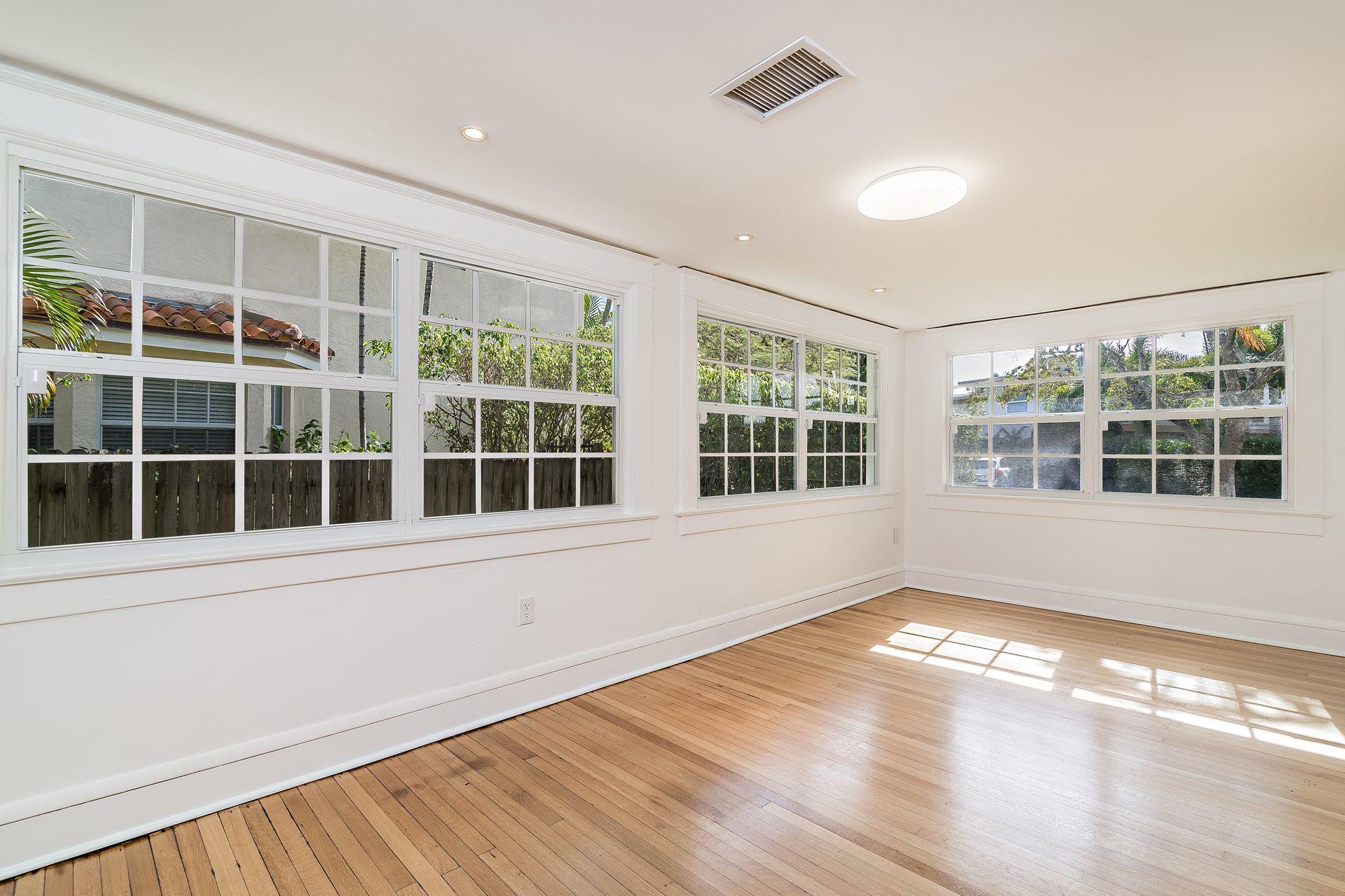 357 Marlborough Road West Palm Beach, FL 33405 - Photo 8 of 30 Florida Room