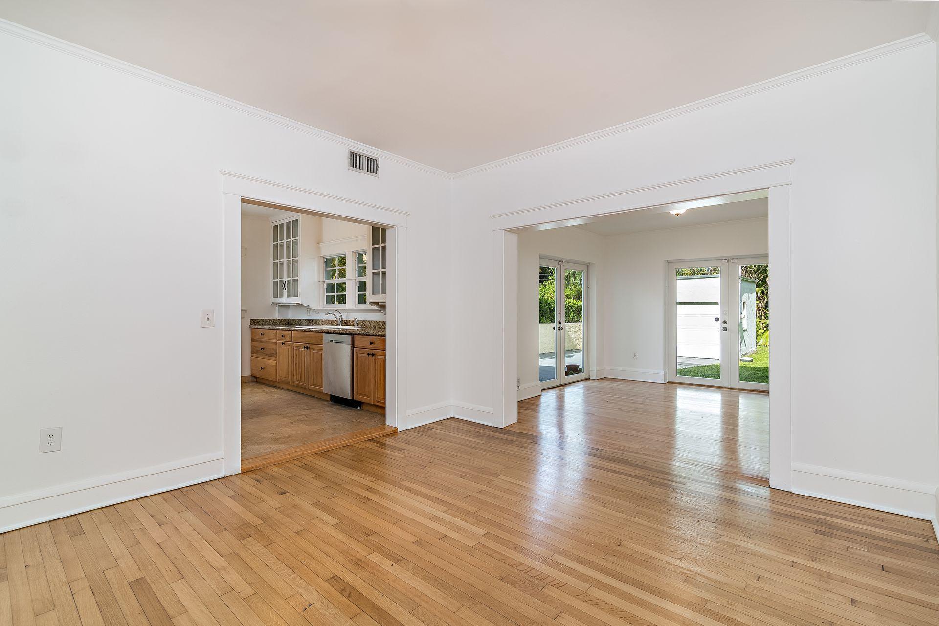 357 Marlborough Road West Palm Beach, FL 33405 - Photo 9 of 30 Dining Room