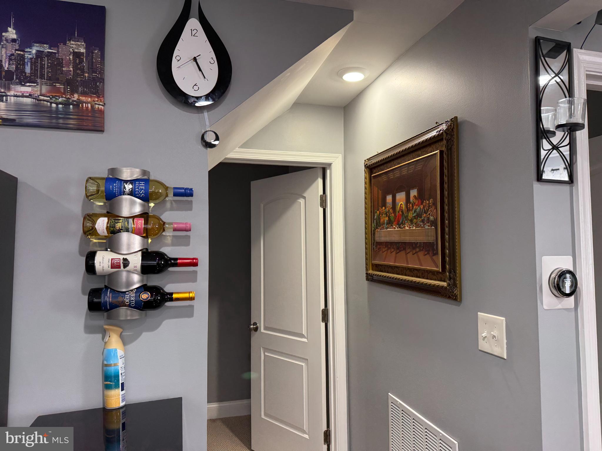 3499 Hillsmere Road Baltimore, MD 21207 - Photo 27 of 50 Charming entryway with artistic flair.