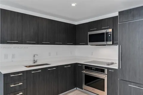 $595,000 | 45 Southwest 9th Street, Unit 3502, Miami, FL 33130