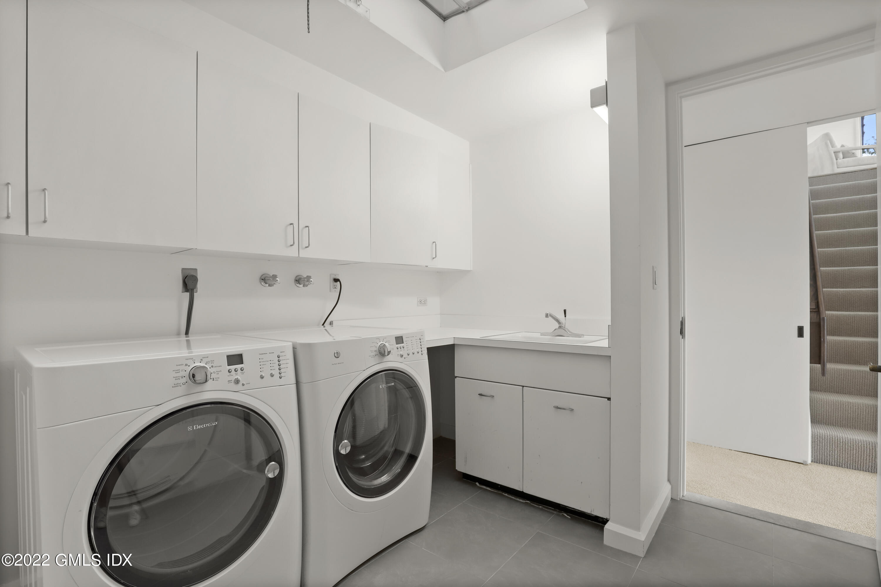 46 Carriglea Drive Riverside, CT 06878 - Photo 32 of 41 a utility room with sink dryer and washer