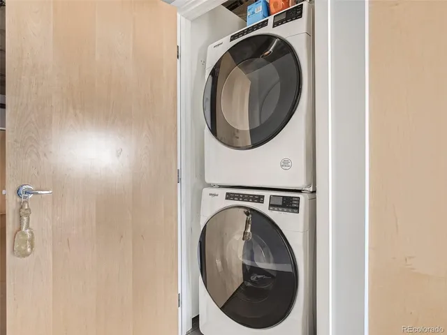 a close up view of a washer and dryer