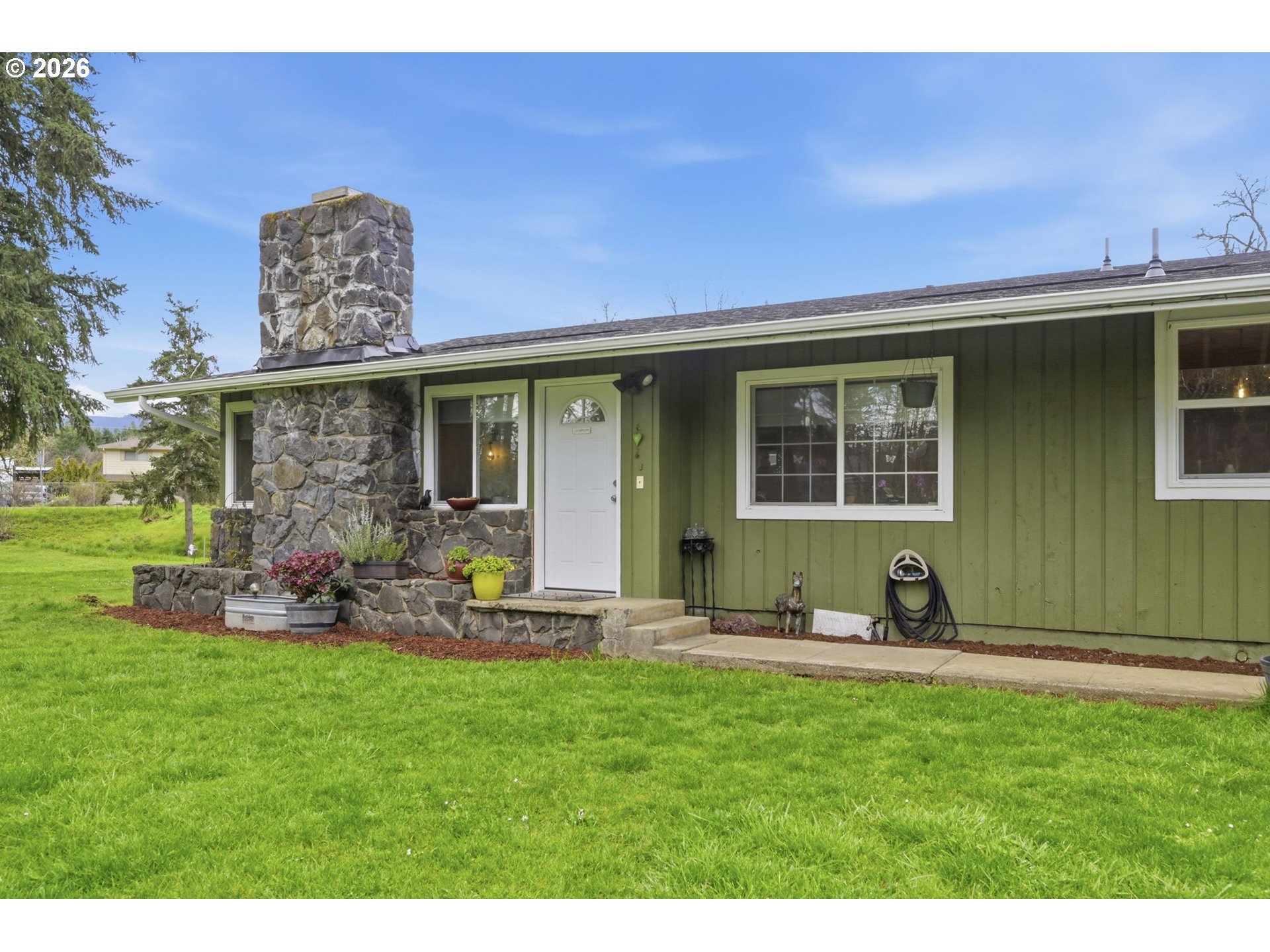 83840 Brown Road Dexter, OR 97431 - Photo 3 of 34 a front view of a house with a yard