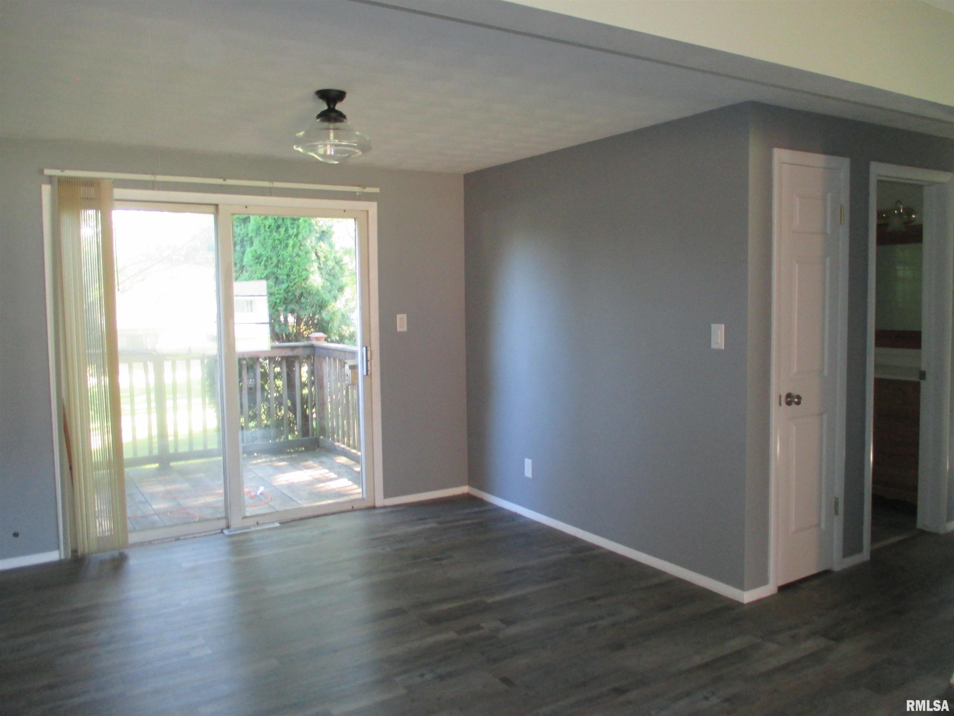5216 West Airways Road Peoria, IL 61607 - Photo 12 of 31 Gallery Image 12
