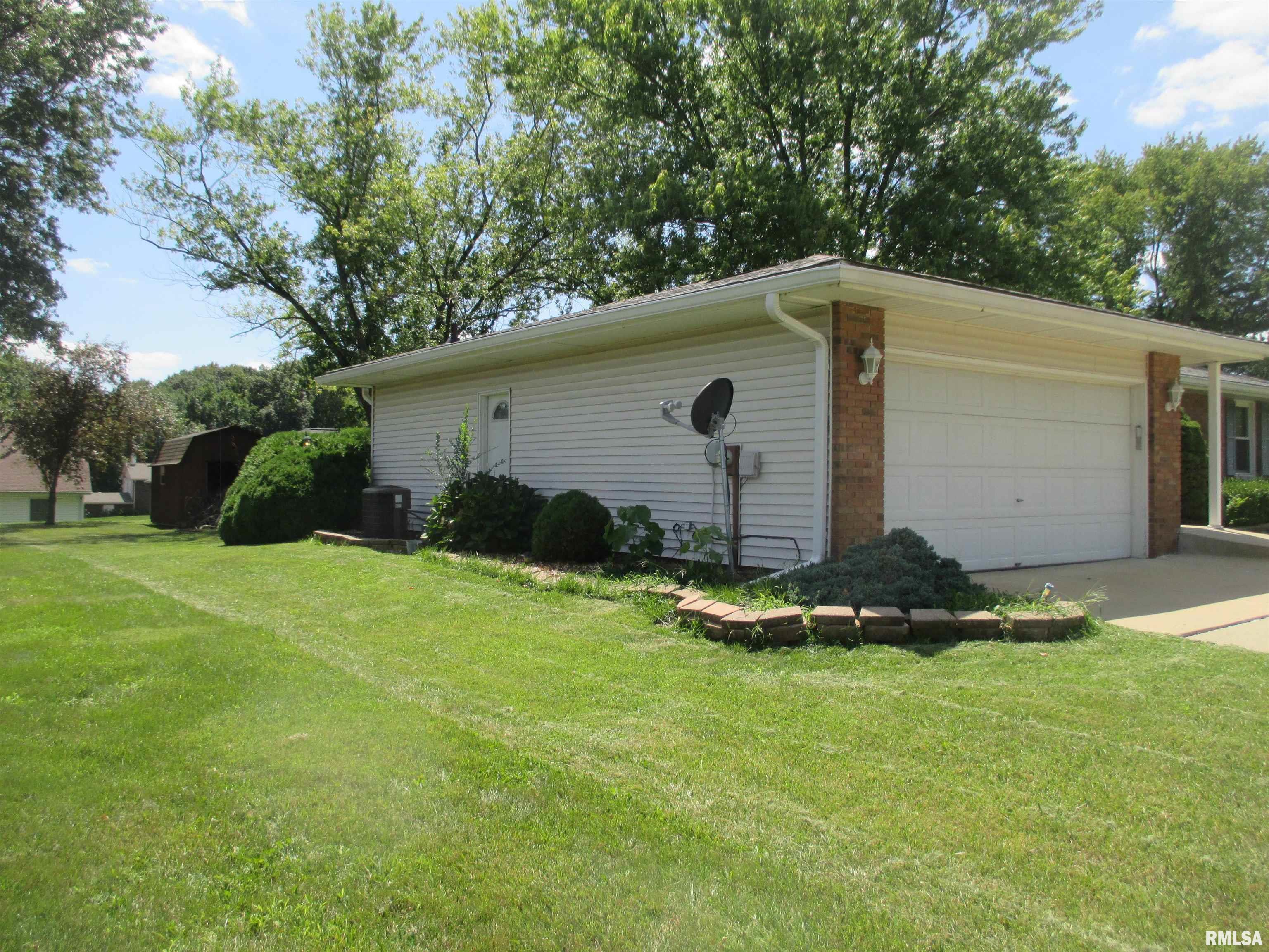 5216 West Airways Road Peoria, IL 61607 - Photo 3 of 31 Gallery Image 3