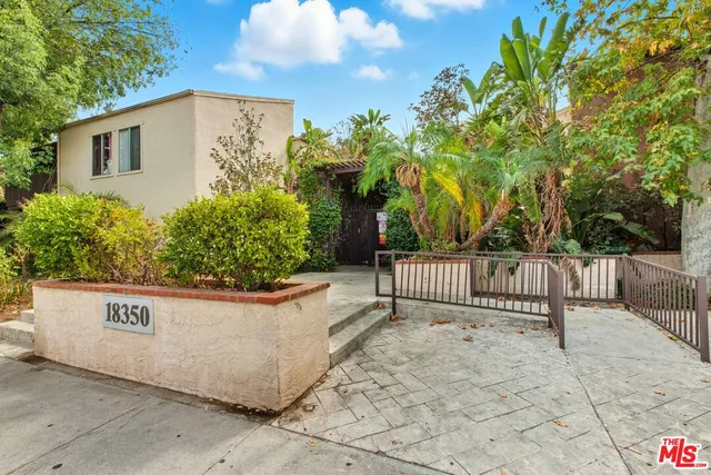 $3,100 | 18350 Hatteras Street, Unit 253, Tarzana, CA 91356