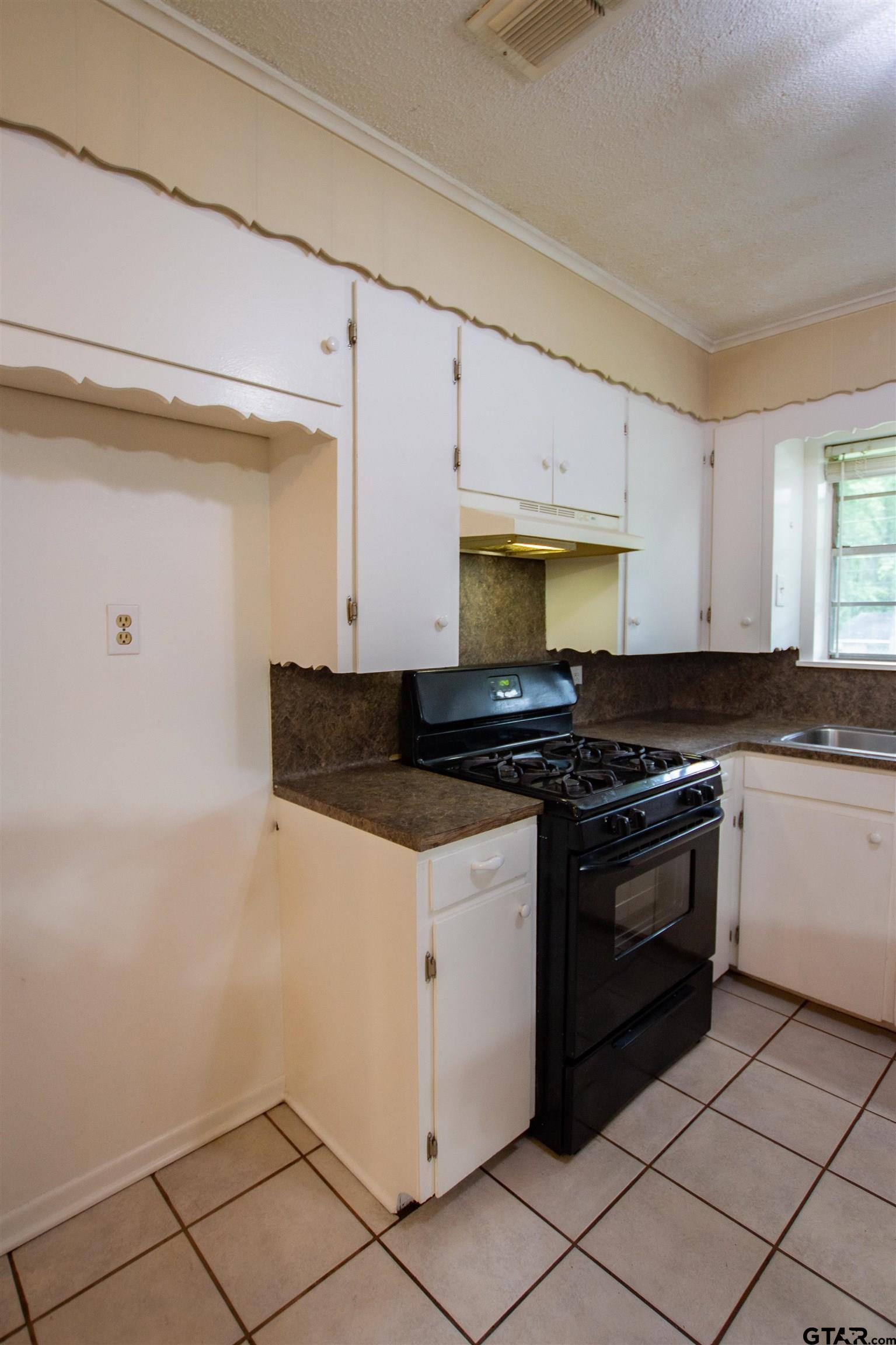 209 Miles Street Longview, TX 75605 - Photo 12 of 34