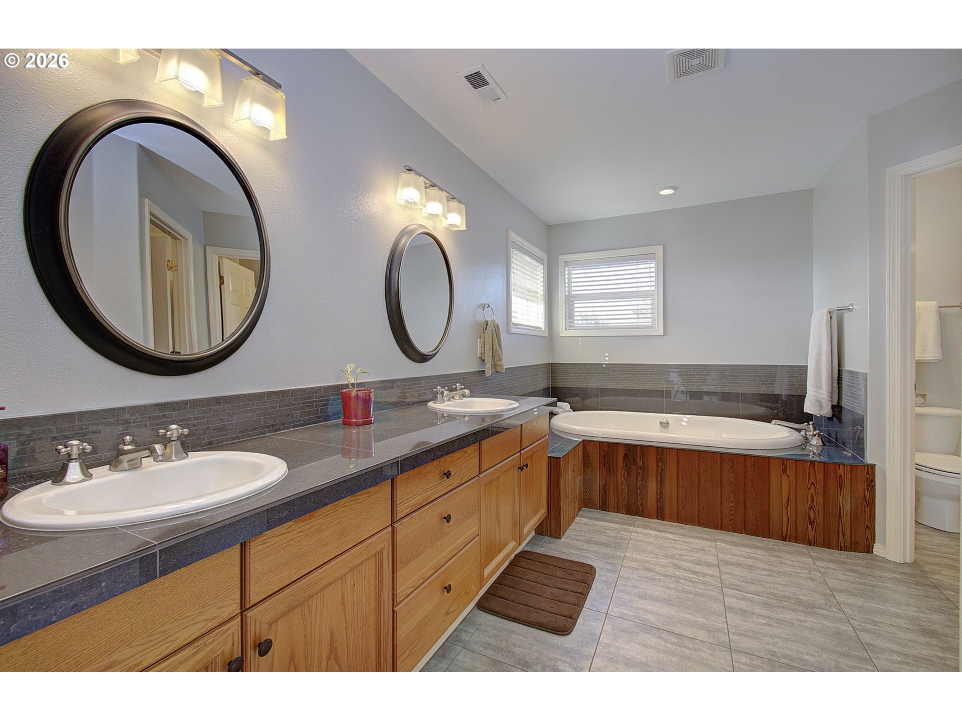 2805 Northeast 172nd Street Ridgefield, WA 98642 - Photo 24 of 44 Bathroom, Attached