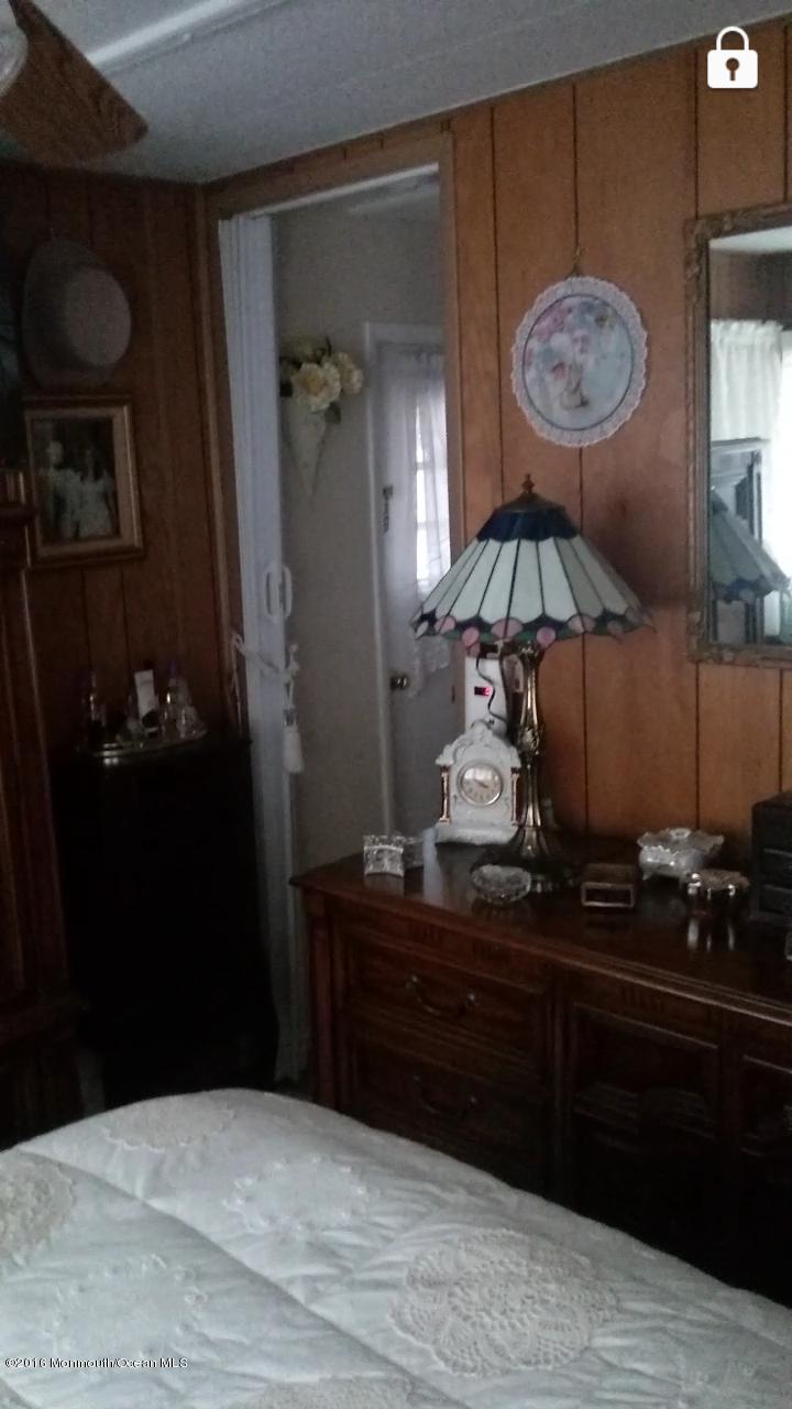 34 Village Road Morganville, NJ 07751 - Photo 3 of 10 Screenshot_20161029-121809