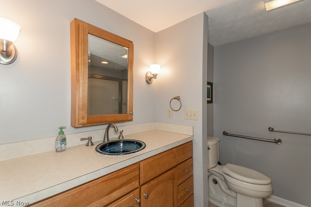 5271 Edenhurst Road Cleveland, OH 44124 - Photo 14 of 33
