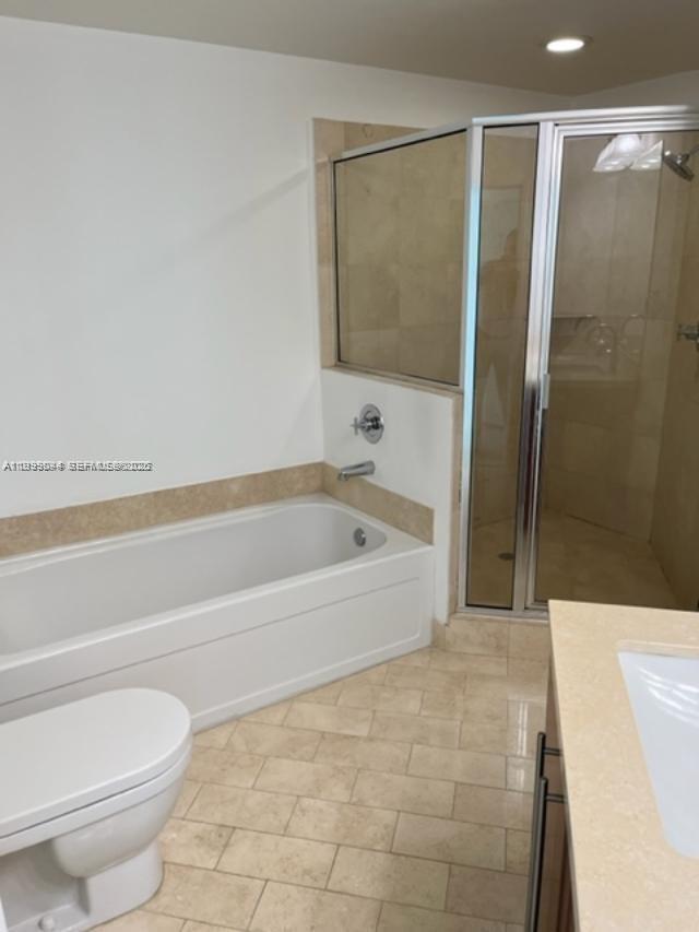 79 Southwest 12th Street, Unit 3507S Miami, FL 33130 - Photo 14 of 28 Mster Bathroom ii