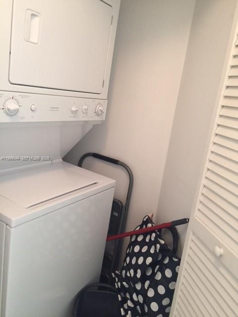 79 Southwest 12th Street, Unit 3507S Miami, FL 33130 - Photo 16 of 28 Laundry Stack
