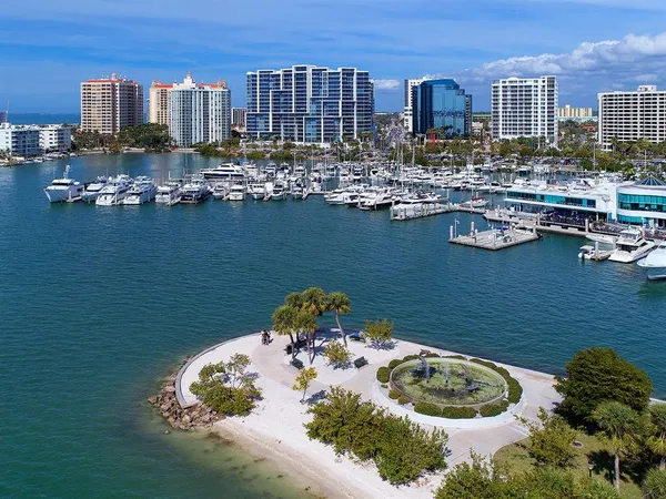 $4,500 | 3049 Wood Street, Sarasota, FL 34237