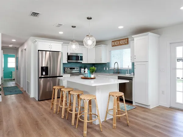 $4,500 | 3049 Wood Street, Sarasota, FL 34237