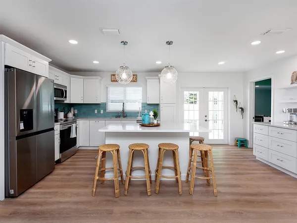 $4,500 | 3049 Wood Street, Sarasota, FL 34237