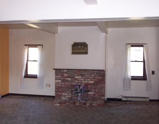 122 Mankey Road Washington, PA 15301 - Photo 4 of 8 Den/Family/Great Room. Den area makes a great office/computer location.